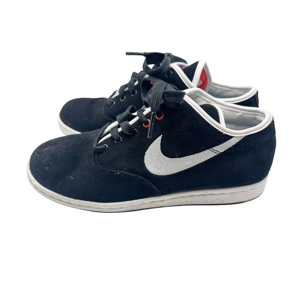 Nike Women 6 Black Sneaker Nike Swoosh